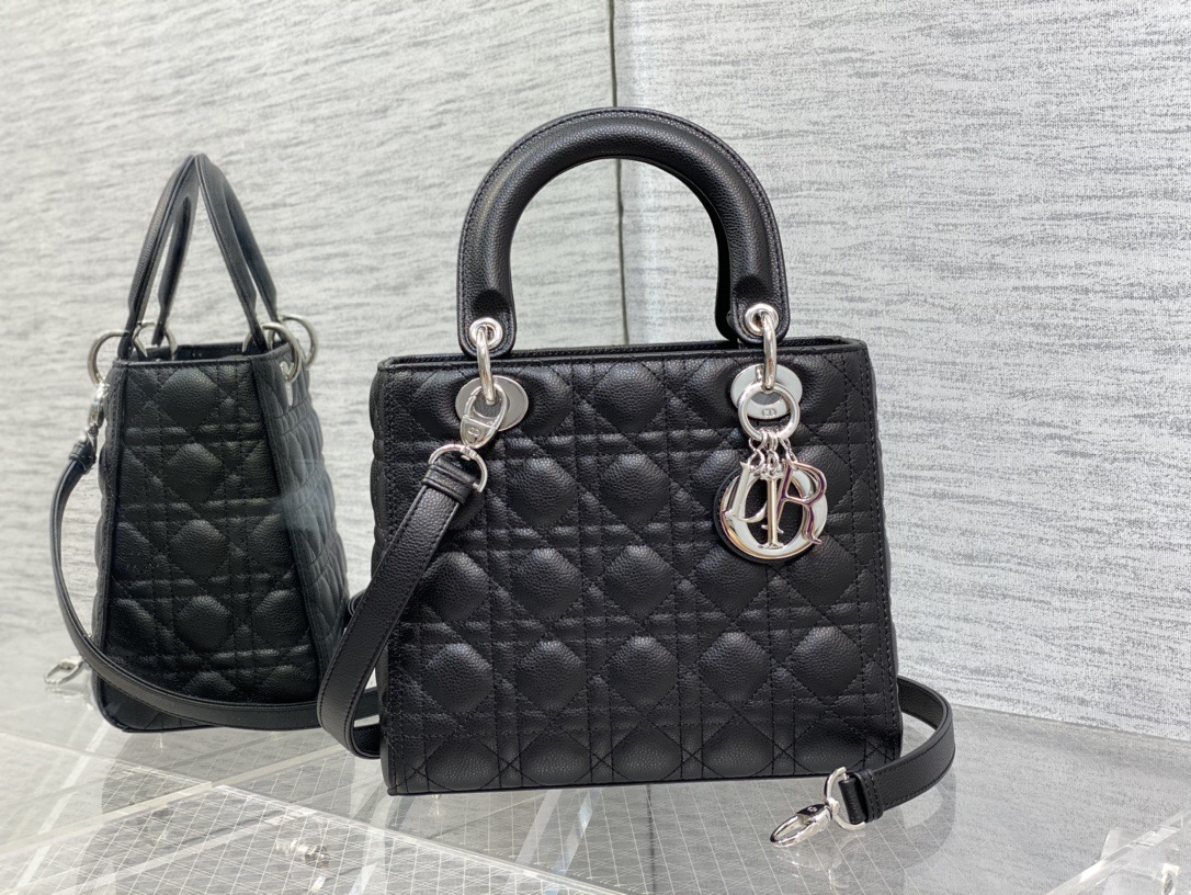 Lady Dior 미디엄 백 소가죽