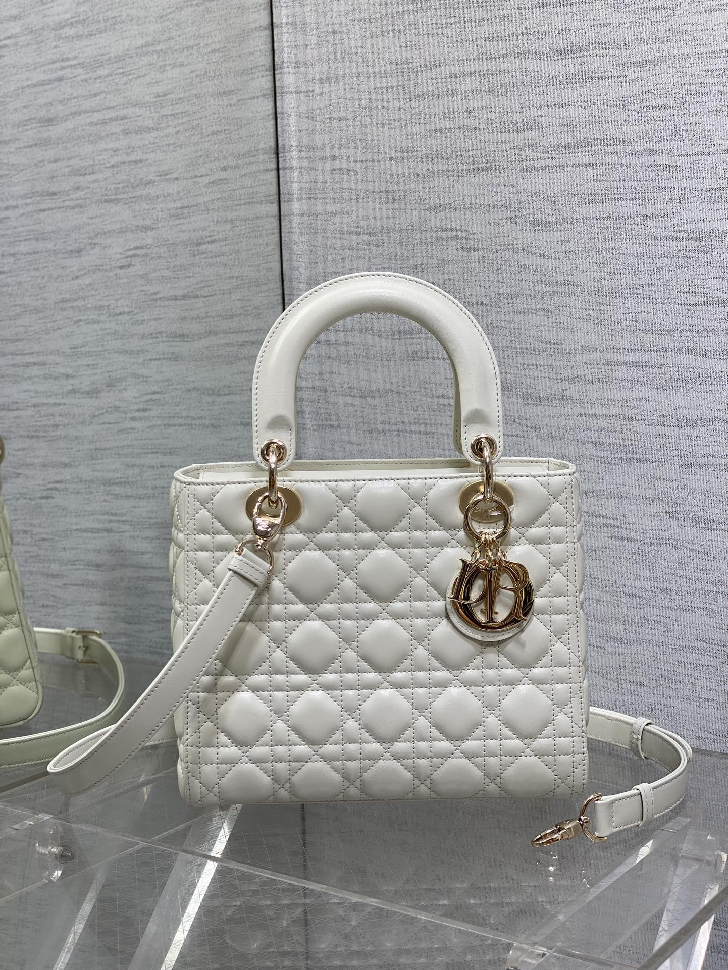 Lady Dior 미디엄 백